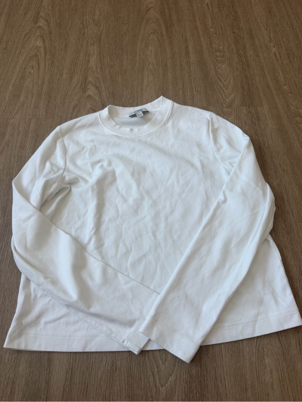 COS CLEAN CUT REGULAR LONG-SLEEVED T-SHIRT size M